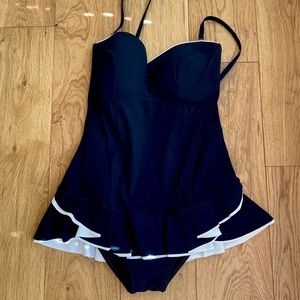 Profile by Gottex one piece black and white swimsuit size 10. Only wore 1 time.